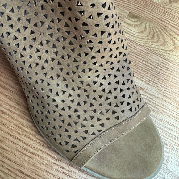 Universal Threads Sandals Sling Back 4-inch Heels Faux Leather Vegan Size 9.5 - Picture 3 of 13